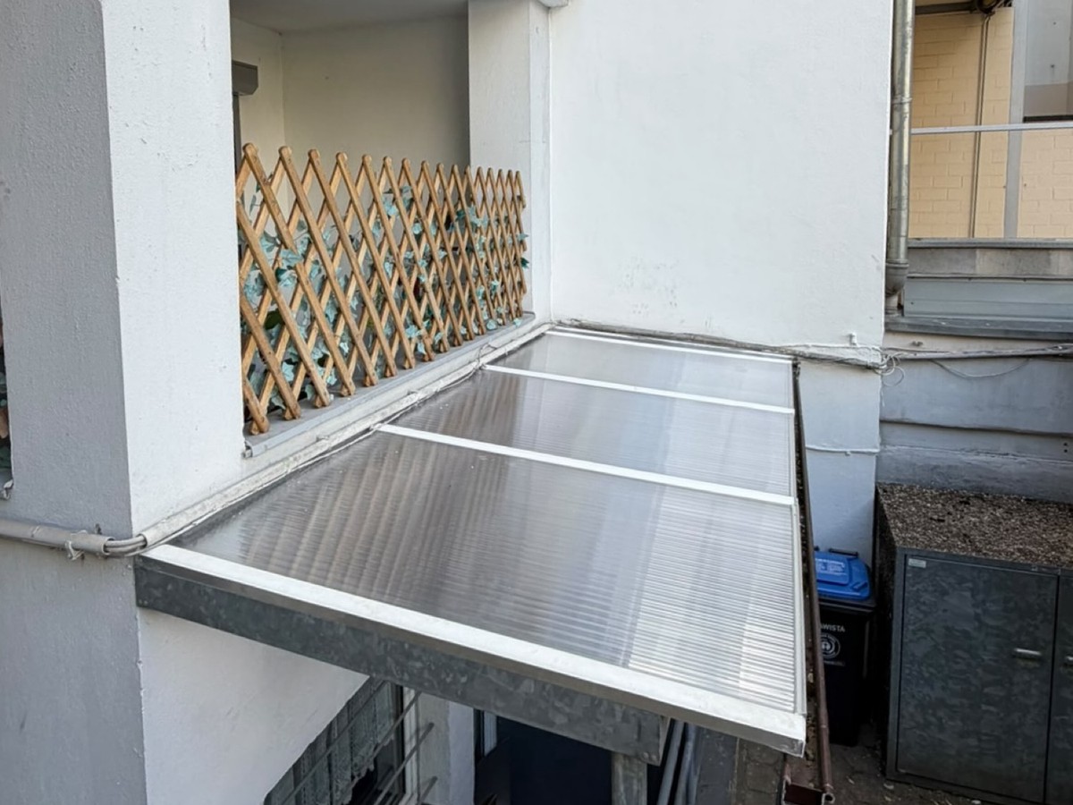 Erneuertes Vordach am Hauseingang